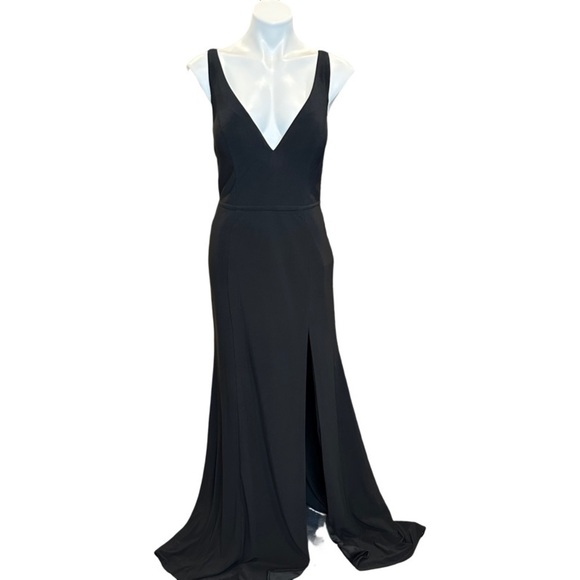 Mac Duggal NWT Ieena Plunge Neck High Slit Black Gown, size 10 - Picture 5 of 11